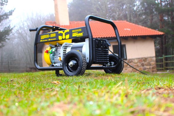 Generador eléctrico portátil en funcionamiento